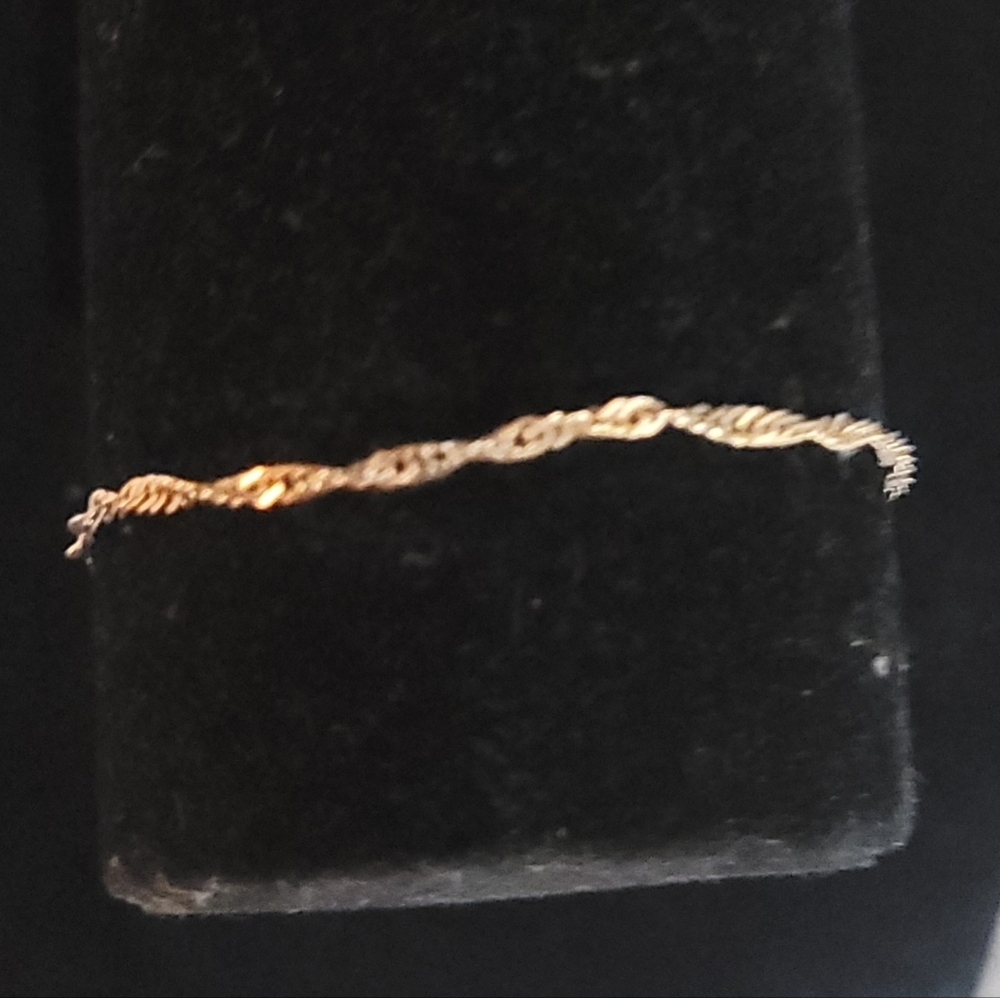 Elegant Gold Twisted Bracelet